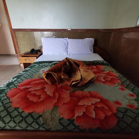 Yaoundé Tchatcha Hotel מראה חיצוני תמונה