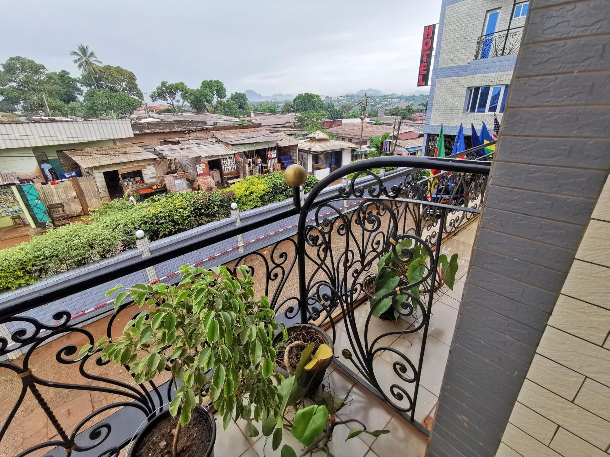 Yaoundé Tchatcha Hotel מראה חיצוני תמונה