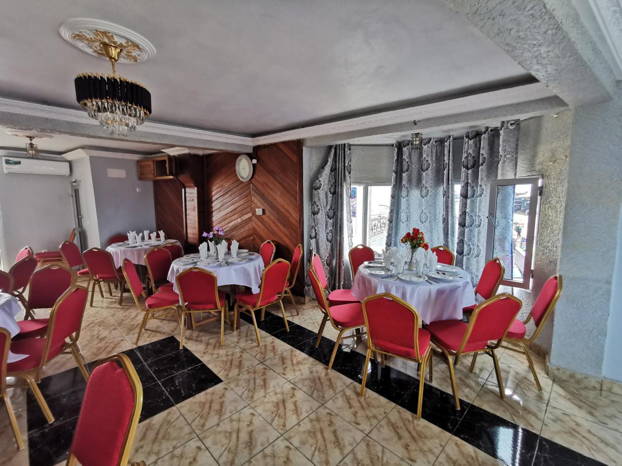 Yaoundé Tchatcha Hotel מראה חיצוני תמונה