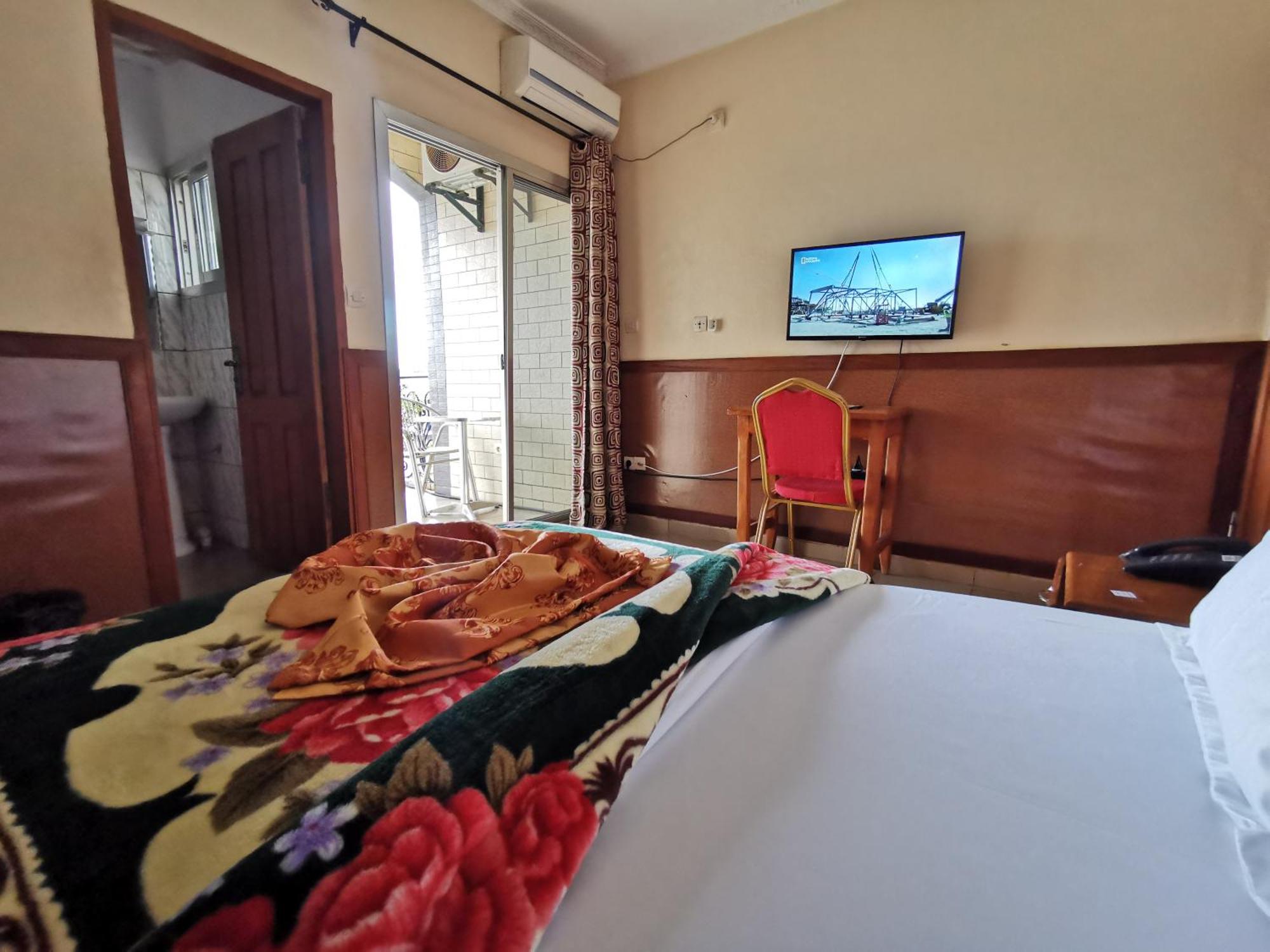 Yaoundé Tchatcha Hotel מראה חיצוני תמונה