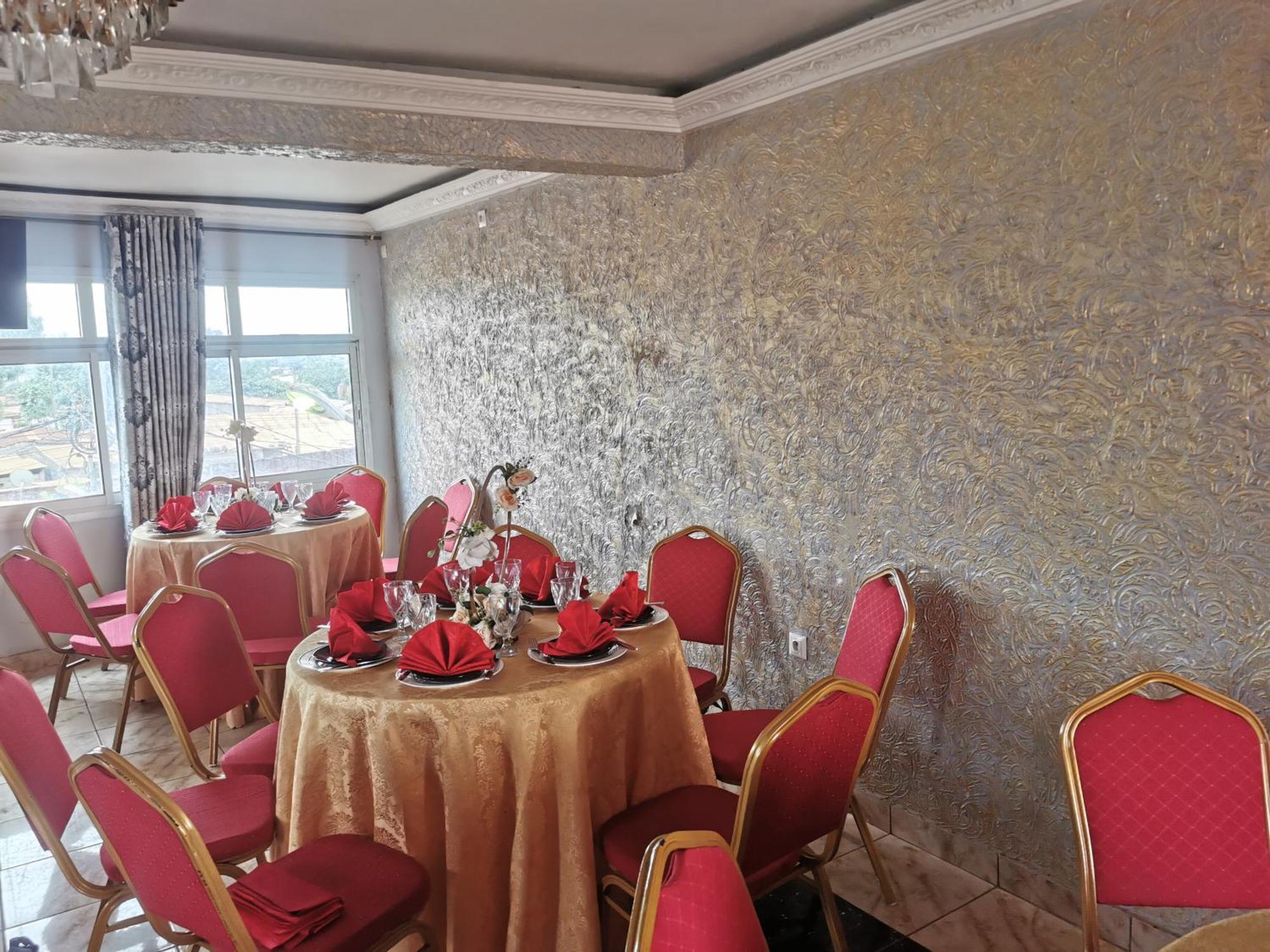 Yaoundé Tchatcha Hotel מראה חיצוני תמונה