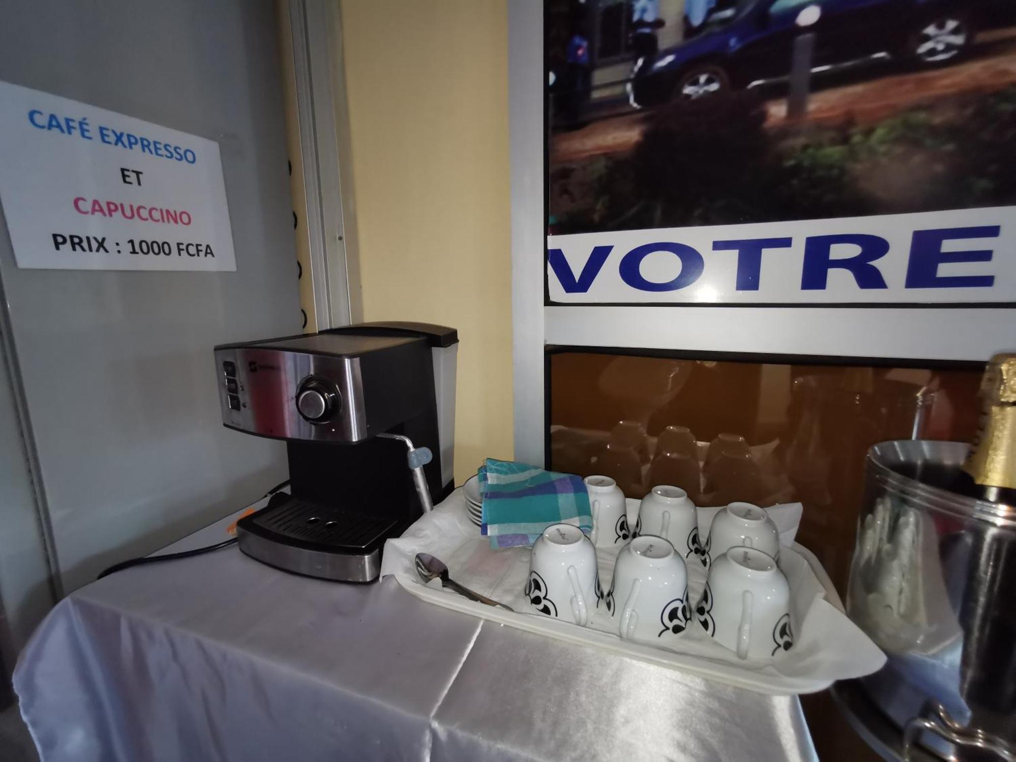 Yaoundé Tchatcha Hotel מראה חיצוני תמונה