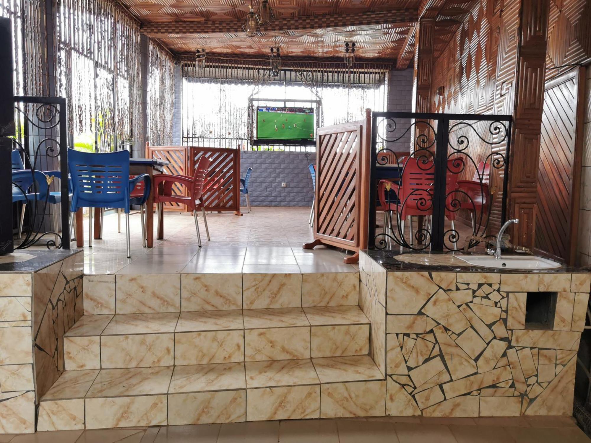 Yaoundé Tchatcha Hotel מראה חיצוני תמונה