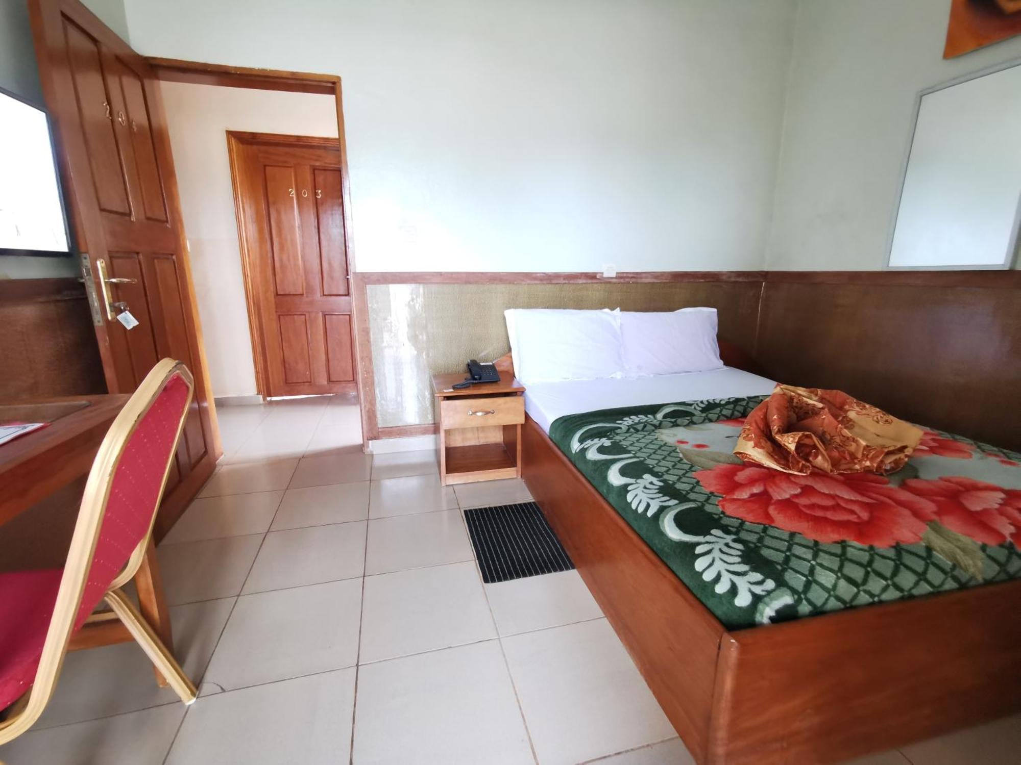 Yaoundé Tchatcha Hotel מראה חיצוני תמונה