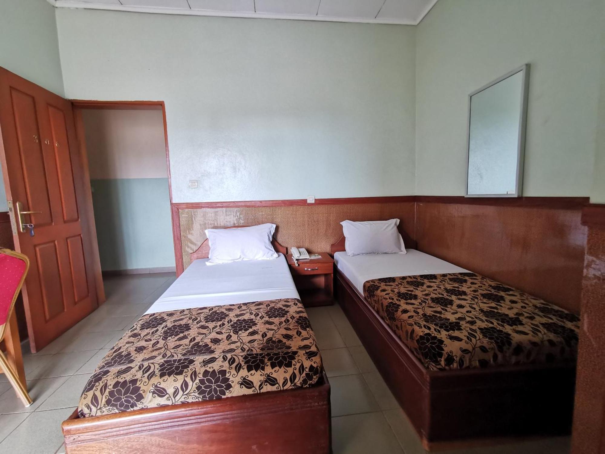 Yaoundé Tchatcha Hotel מראה חיצוני תמונה
