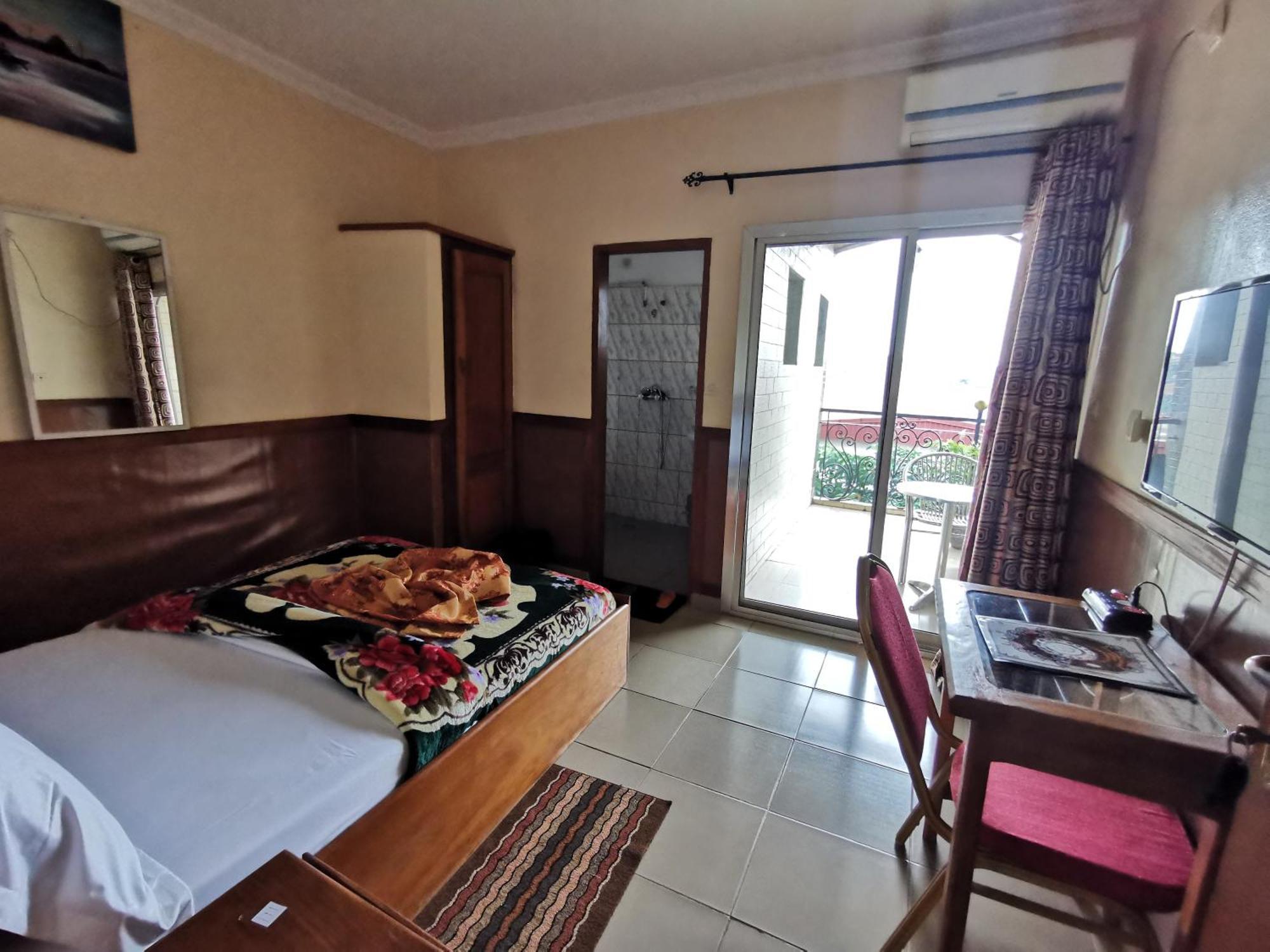 Yaoundé Tchatcha Hotel מראה חיצוני תמונה